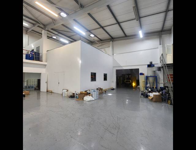 906M² WAREHOUSE TO LET IN GLEN ANIL